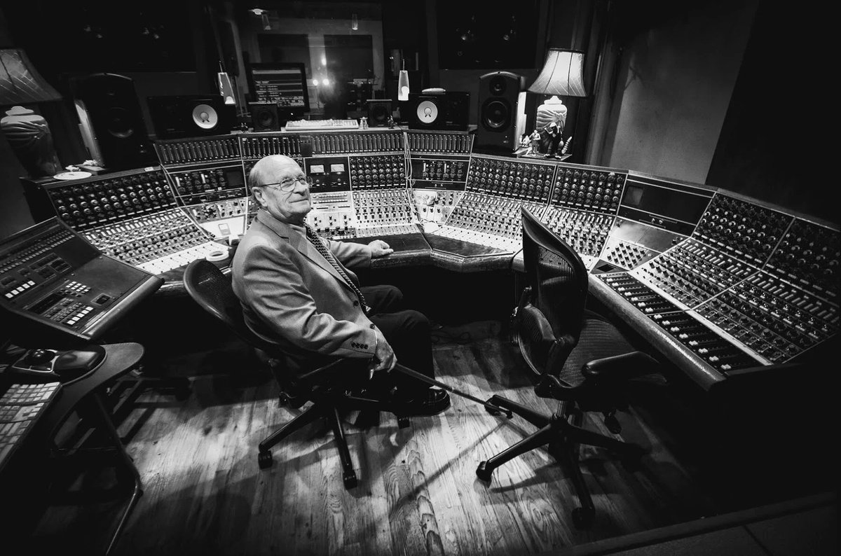 “Please understand that this man was one of a kind. There is nothing close to him in the engineering world.“ - Young Guru // Remembering iconic recording engineer Rupert Neve today, who passed away just one week ago today. Richard Sandomir writes about Neve in @nytimes today.
