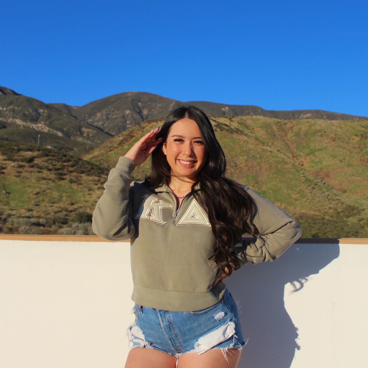 oh_stephh_'s tweet photo. posting this on every social media because LETTERS LOOK SO GOOD ON ME🥰💚 https://t.co/PifXaxt9sw