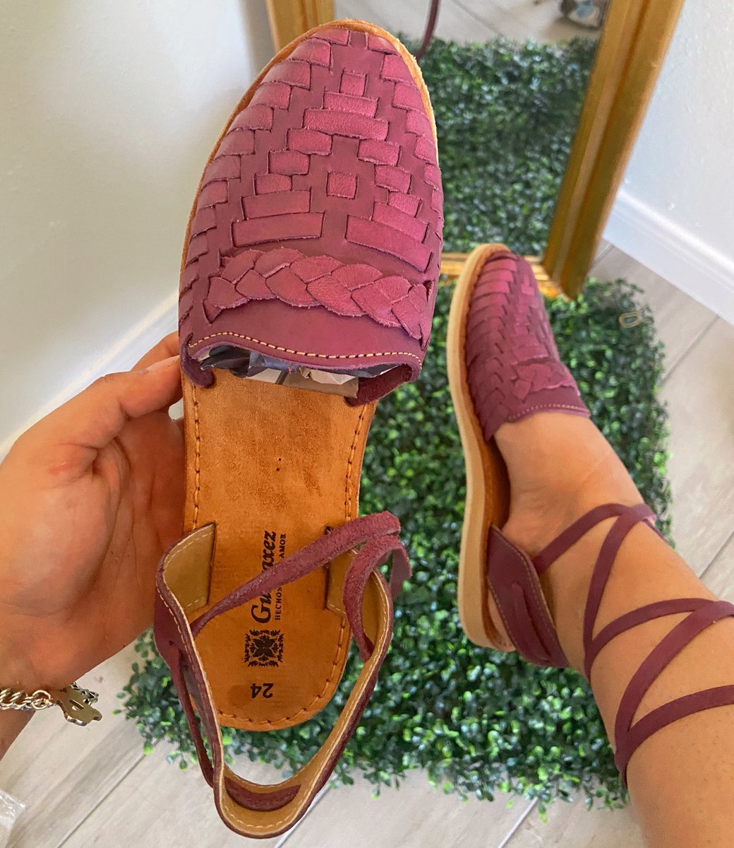 50% OFF OUR BEST SELLER “MARTITA” 😍🔥 (no code needed) 

This huaraches make the perfect summer outfit! 

SHOP: guaraxez.com/products/marti…