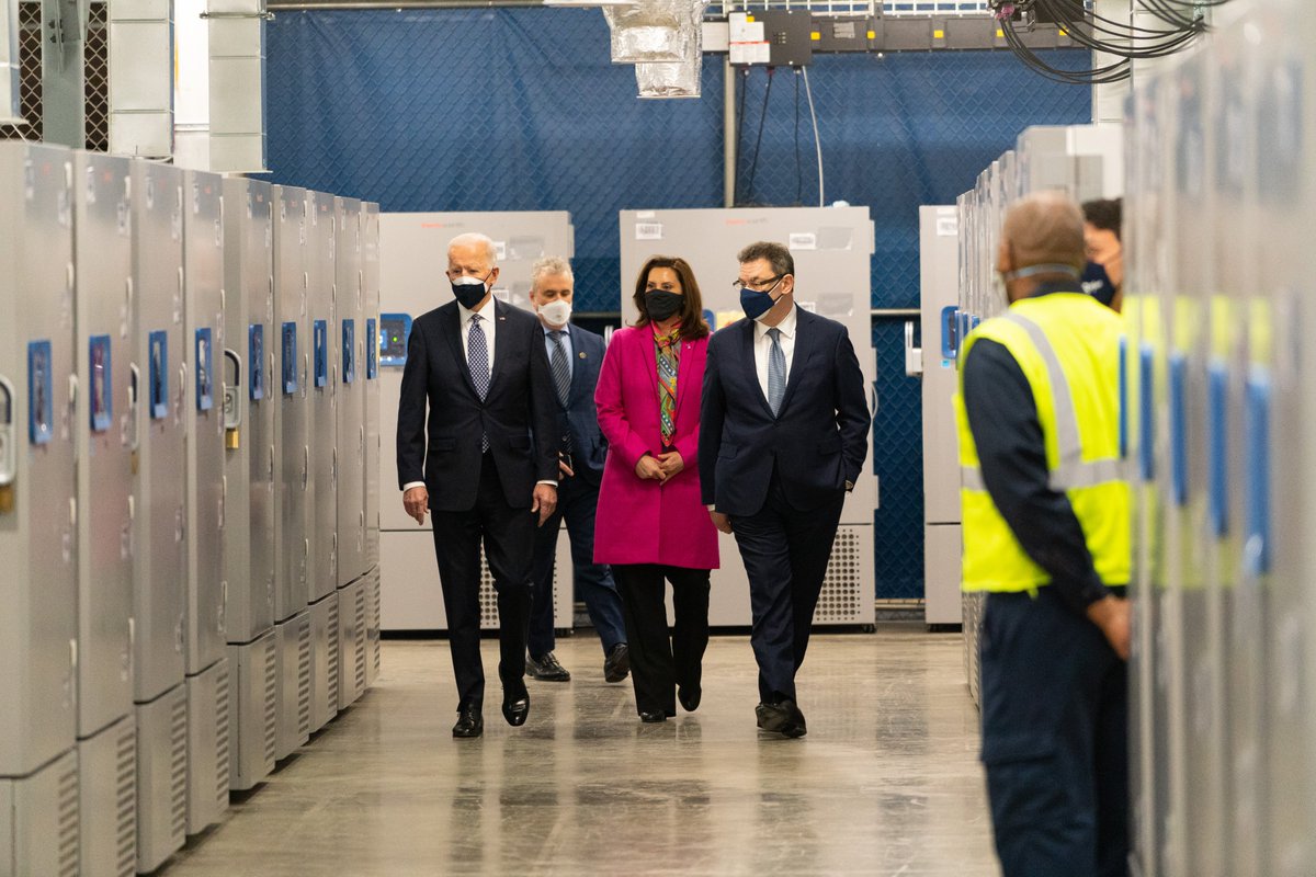 AlbertBourla's tweet photo. It’s not every day that the President of the United States comes to visit. Thank you, @POTUS, for recognizing Pfizer’s essential workers and for all your support. https://t.co/o5txun0DZI