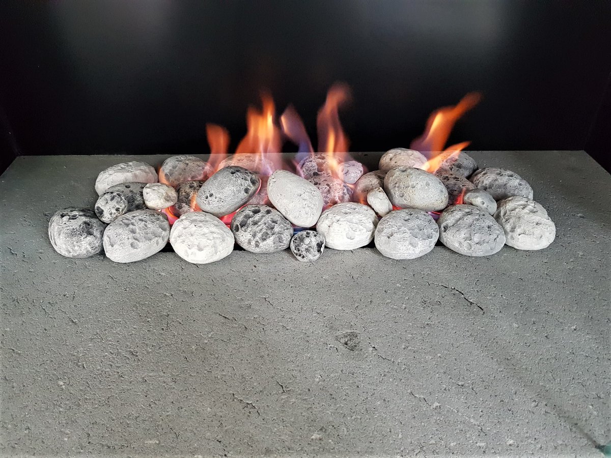 SignatureFires's tweet image. Hole-in-the-wall fireplace :
Volcanic rock stone shelf of highly vesicular rough texture, drop in remote controlled gas burner with powder coated steel interior panels
London, NW3