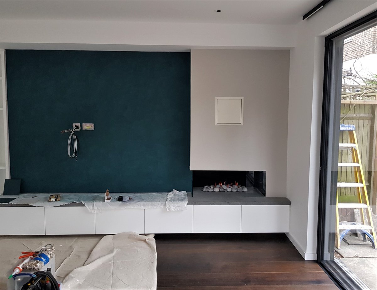 SignatureFires's tweet image. Hole-in-the-wall fireplace :
Volcanic rock stone shelf of highly vesicular rough texture, drop in remote controlled gas burner with powder coated steel interior panels
London, NW3