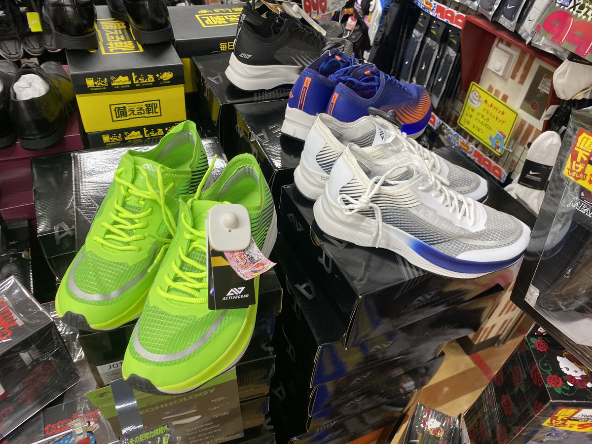 Sushiman A Twitter 今朝はメガドンキホーテまで17kmジョグの ドンキホーテ厚底カーボンスニーカーリカバリーラン ズームフライばりのアッパーとまさかのアウトソール 笑 Wa厚さ制限超えのまさかの厚さ50mm台 スニーカーとして街履きにいいかもしれんな っ