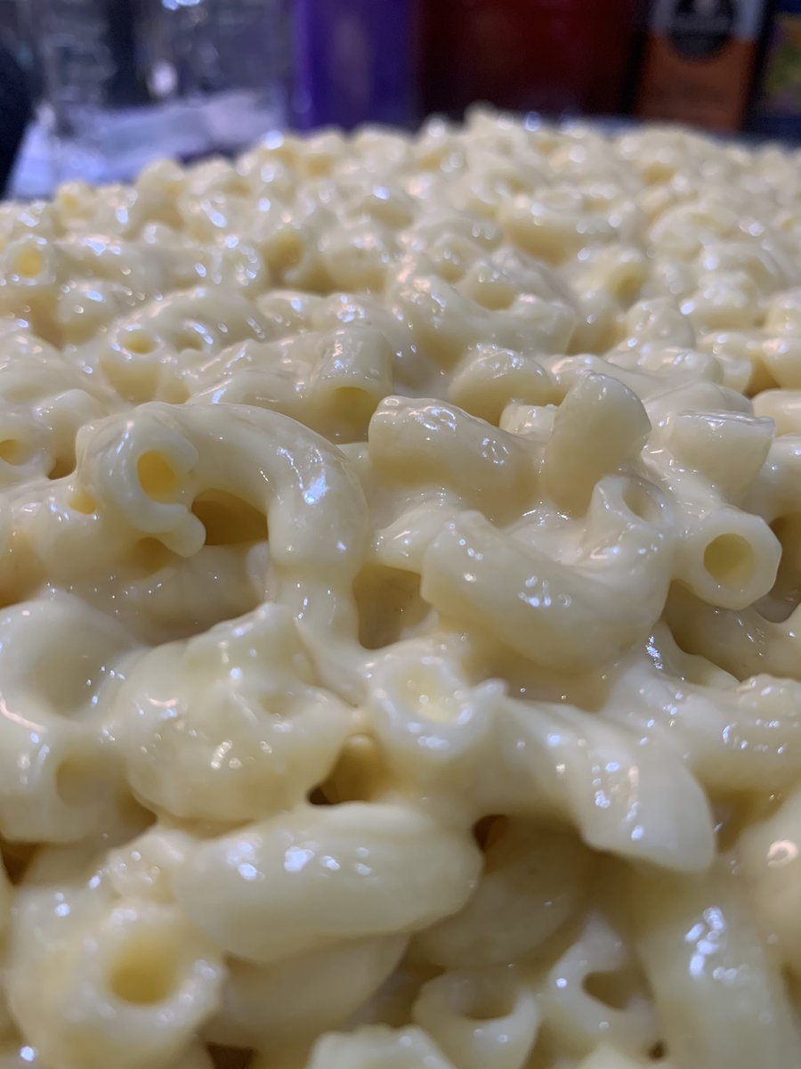 WingedNoName's tweet photo. When youโre lactose intolerant and your partner lover your homemade Mac and cheese. 6 different cheeses, garlic sauce, and heavy cream mmmmmmmmmmmmmmmmm! Soo good #servicebottom #homecooking https://t.co/PZSJ9YOMgy