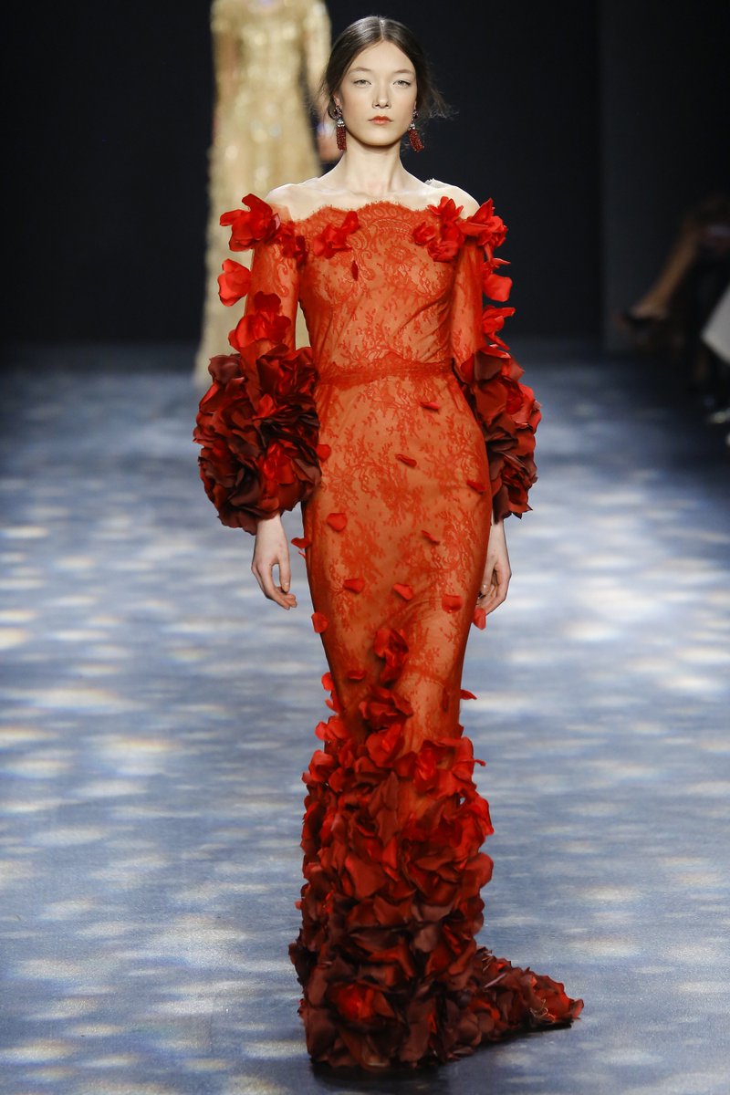 irenepouwnl's tweet photo. #blogging #runway #flashback #marchesa #fw2016 RTW More: https://t.co/JfY3Ci04on https://t.co/RbGk2BWILH