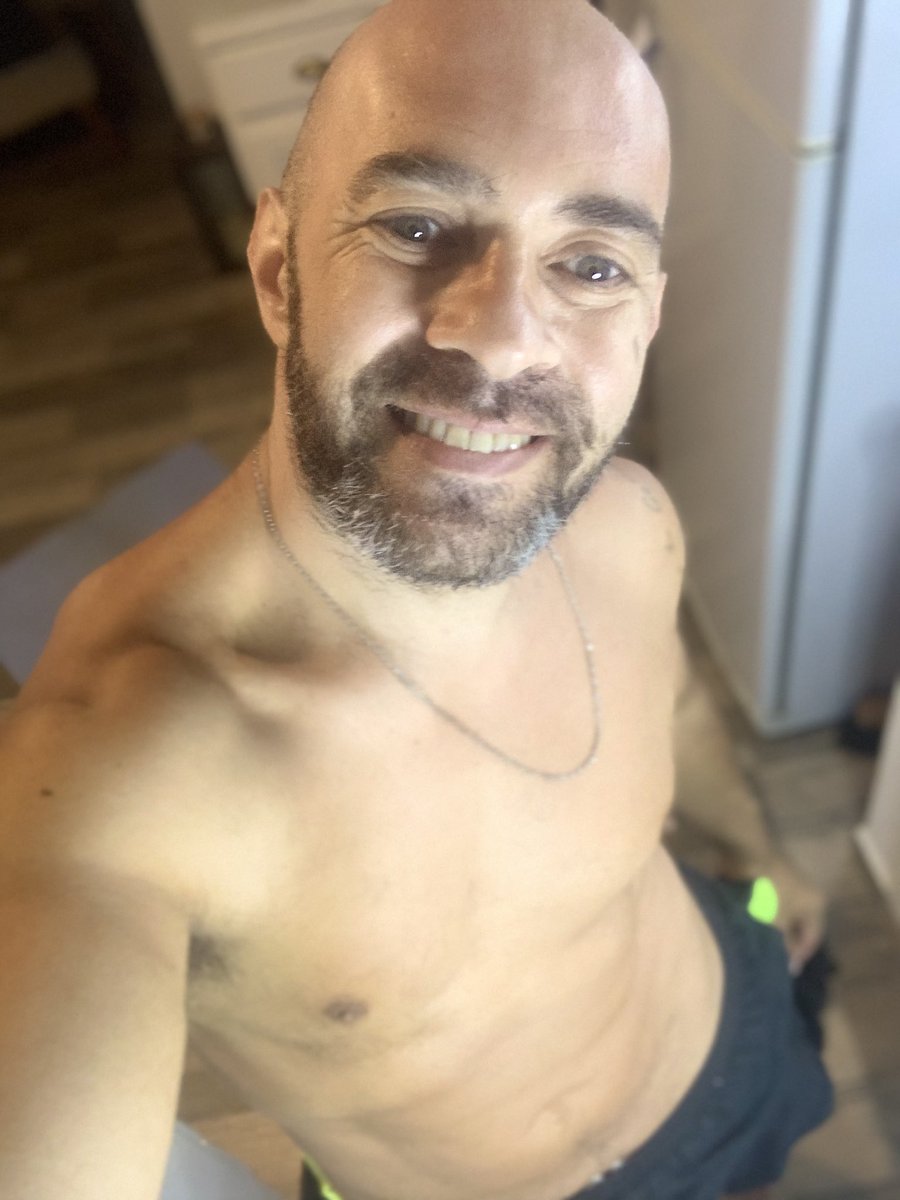 Fin del viernes!!!!

Entrenando siempre con el más groso de los maestros

Gracias Fede Randazzo por el aprendizaje constante! 💯💪🏽

@irpainternacional 💪🏽

#entrenamiento #gym #pilates #pelado #host #cesarabraham