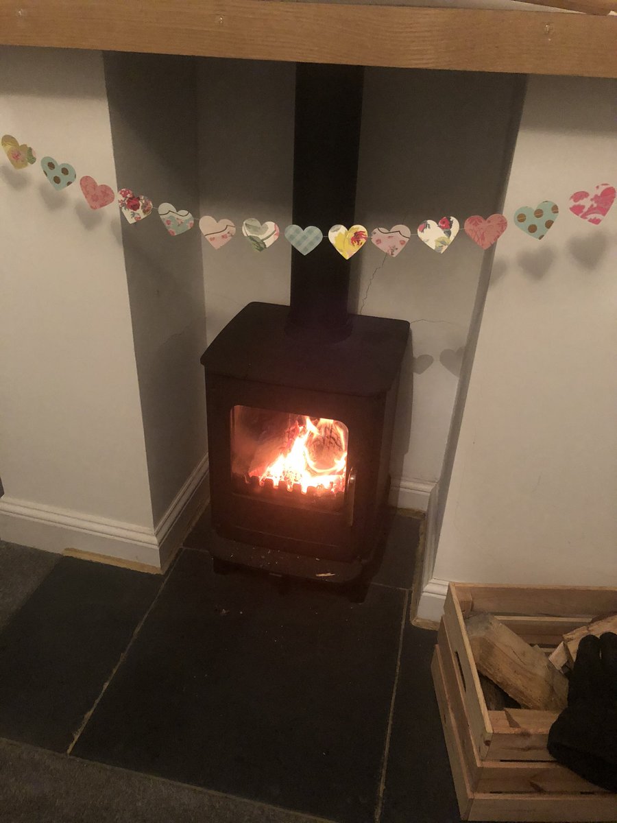 adahmalikwrites's tweet photo. happy weekend!!
where good girls get treats!!
rewarding myself after project kick off week, with homemade pepperoni pizza, bubble tea, fresh flowers, sitting by the fire, and a new case for my macbook with a shibari sticker!
treat yourselves to something lovely
#selfdomming https://t.co/FCHEAkxjdg