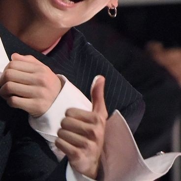 "me lembro de como jungkook chorou quando soube que eu estava deixando o grupo. voltei porque confiei em vocês!" - hobi