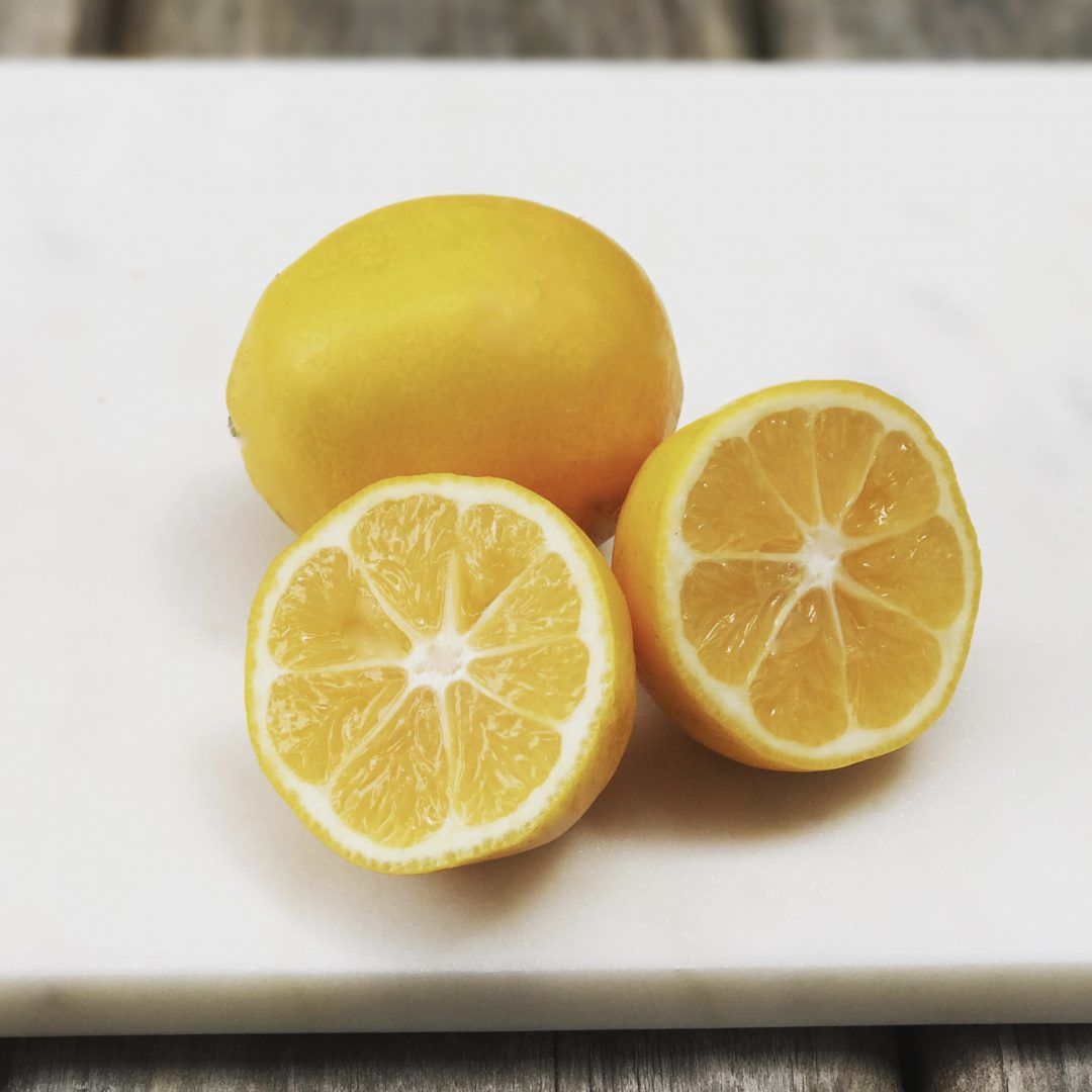 FitDigitalApp's tweet photo. Did you know that lemons are one of the only food that is compatible with the digestive fluids in our bodies? This means that regularly having a lemon, or lemon juice, can greatly enhance the amount of nutrients and amino acids that our body can take in. 

#fitdigital #lemons https://t.co/qlOvX4q9XE