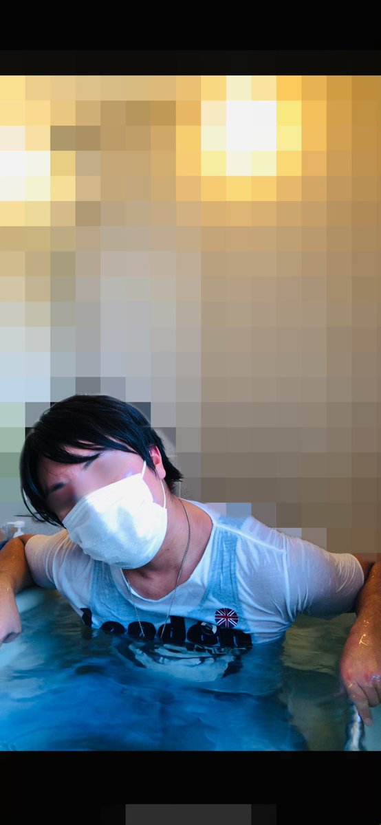 wet_yu's tweet photo. 学生のときに良く着てた服で遊んでみた https://t.co/qf9O7CNS1g