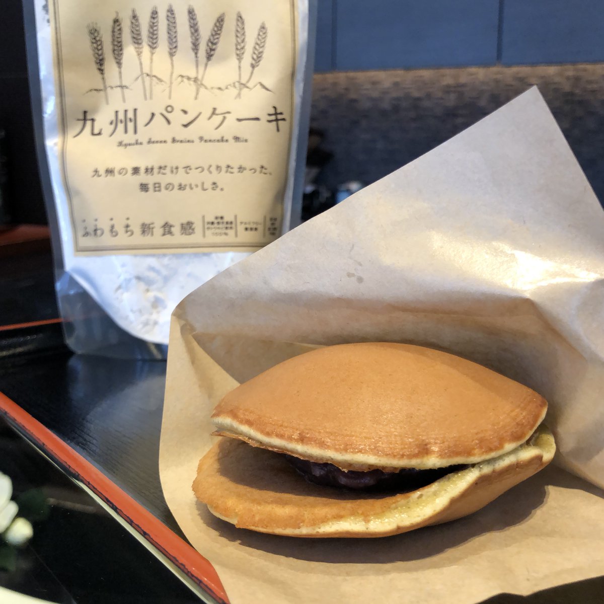 Kyushu Island 九州アイランド 九州パンケーキ のどら焼き 240年以上の歴史を持つ平戸の老舗菓子店 熊屋 さんと 九州パンケーキがコラボ もちもち感や小麦雑穀の風味はそのままに 老舗ならではの技で一つずつ手焼されたどら焼き 平戸本店 または