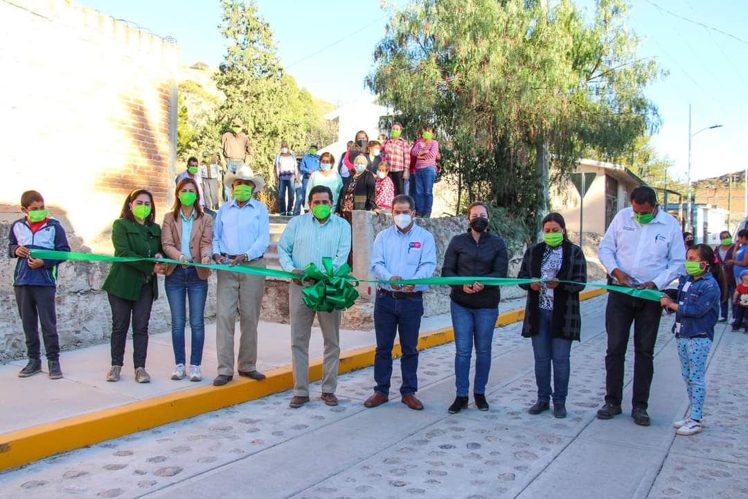 LaloMaldonadoSF's tweet photo. En la comunidad Santo Domingo de Guzmán entregamos la pavimentación de la calle Miguel Hidalgo, obra que beneficiará en la calidad de vida de las personas al contar con un camino más digno.
#SanFelipeesProgreso
#SanFelipeesUnión https://t.co/v2L2zdQniB