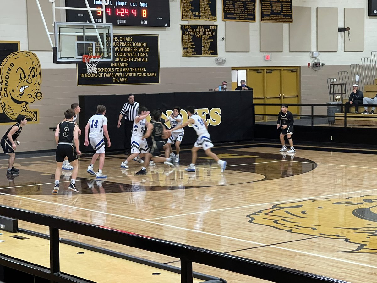 StratfordHigh17's tweet photo. 27-33 at the half Wheeler is up @StratfordISD @Stratfordelks1 https://t.co/hO6ENIs1Nr