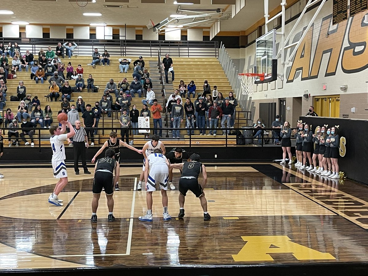 StratfordHigh17's tweet photo. 27-33 at the half Wheeler is up @StratfordISD @Stratfordelks1 https://t.co/hO6ENIs1Nr