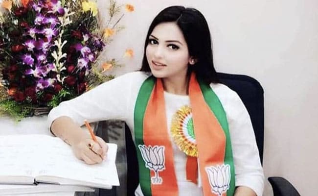 ndtvfeed's tweet photo. BJP Youth Leader Arrested In Bengal For Allegedly Carrying 100 gm Cocaine https://t.co/TNuVo7elbf https://t.co/GdZLNj14AM
