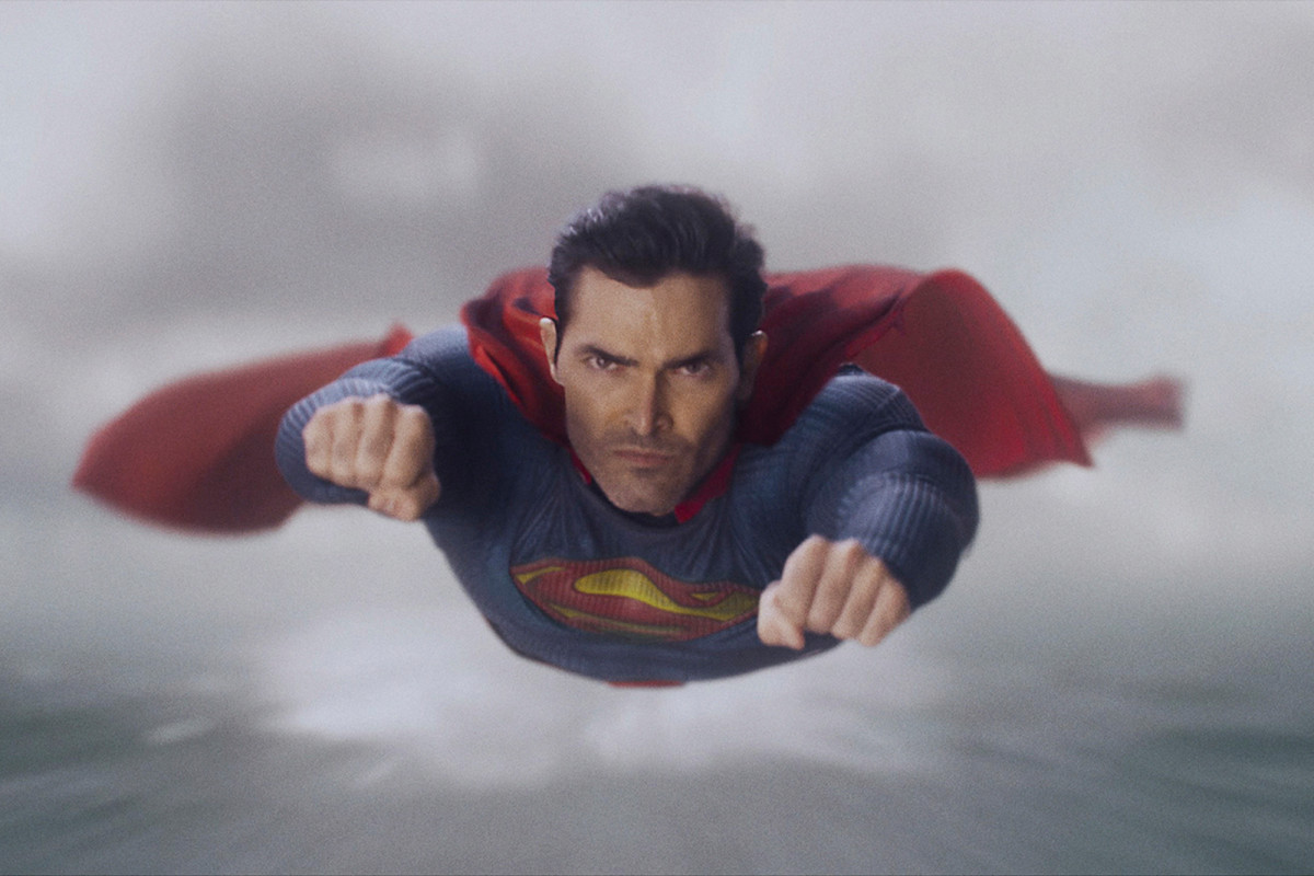 'Superman &amp; Lois' star Tyler Hoechlin on how he's like the Man of Steel