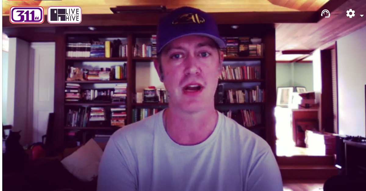 sosil_motomi311's tweet image. 今日も家で観てるよー👀🤘🏻❤️🇯🇵
@311 @pnut @NickHexum #311streamsystem 
#bluealbum