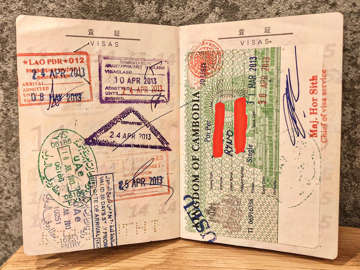 今日は【旅券の日】。

国数行きすぎてスタンプ押すとこなく、エグいくらいのパスポートになってる旅人も多いですが、私は割と「ここに押して??」とキレイに並べて押してもらうタイプの旅人でした?笑

「ぬぁぁんでそこにぃぃ!」ってときもあるけど。笑

みんなのお気に入りページありますか? 