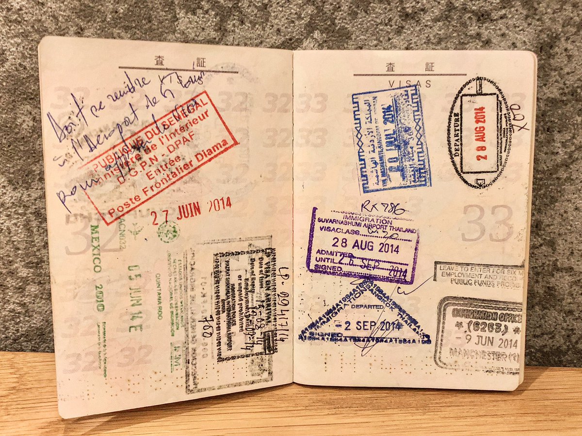 今日は【旅券の日】。

国数行きすぎてスタンプ押すとこなく、エグいくらいのパスポートになってる旅人も多いですが、私は割と「ここに押して??」とキレイに並べて押してもらうタイプの旅人でした?笑

「ぬぁぁんでそこにぃぃ!」ってときもあるけど。笑

みんなのお気に入りページありますか? 