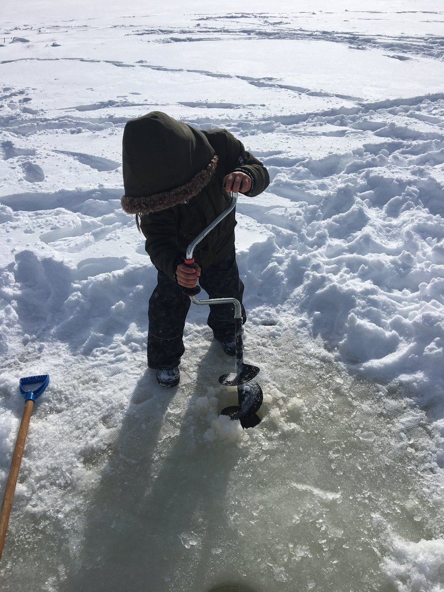 DeadPine57's tweet photo. I forget how enthusiastic Gr 2-4’s are. They want to learn. Ron Brent rocks @NPolhuis. @gthielmann also got in some auger action. I had the best hotdog ever, delivered by the most eager little girl. The fish were safe and Pacer was tired! @pamelaspooner77 @SD57PG @dptstrojans https://t.co/ovhjW8EI1v