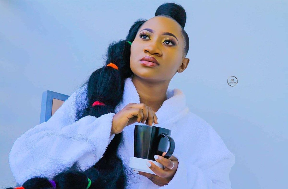 Birthday Gal Banange ❤️🌹🎉🎂🎂🎂🎊🎊.. Show me some Love Ba dear 🌹🌹❤️❤️🎊🎊🎂🎂🎉🎉🎉😘😘😘😍😍