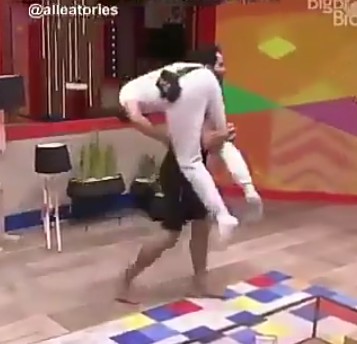 arlenpdias's tweet photo. *caio se aproximando do gabinete do ódio*

rodolffo: vamos tesouro, não se misture com essa gentalha 🗣️🗣️🗣️

FORÇA CAIO #BBB21 https://t.co/YASLYqlEnp