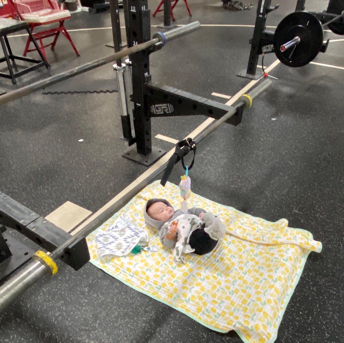 It’s never too early for your first barbell sesh! #trainthemyoung #trainharder #teamefs