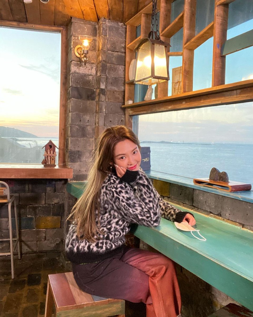 BJRambos's tweet photo. [210213 INSTAGRAM] hyoyeon_x_x

I Love JEJU
.
.
#탐라효 는 IGTV에 계속해서 업로드됩니당👀
 https://t.co/07Q1MBegRO #SNSD #GirlsGeneration https://t.co/76b35PrLmz