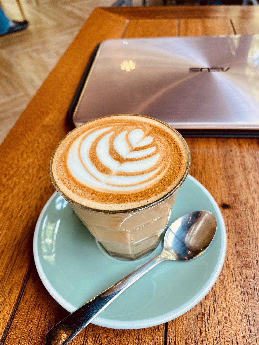 Hidup itu sprti menikmati secangkir kopi. Nikmatilah pelan2, jgn diseruput saat masih panas sekali, tp jg jgn ditunggu sampai dingin krn tdk nikmat lagi. Sabar, jgn terburu2, jalani prosesnya perlahan, krn disinilah kita akn mendapati hakikat kehidupan. Bijak bgt ane hari ini 😜