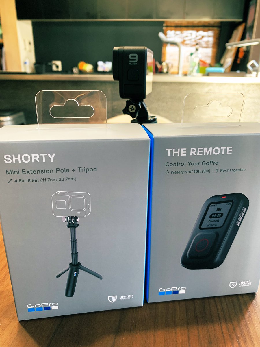 JON5808's tweet photo. SMART REMOTEをミス購入してから4ヶ月😭
THE REMOTE 到着🛩これで遠隔操作簡単になるかな⁉️
gopro hero9はSMART REMOTE非対応なので気をつけて⚠️
#goprohero9 #THEREMOTE #SMARTREMOTE https://t.co/N60gg0TKoA