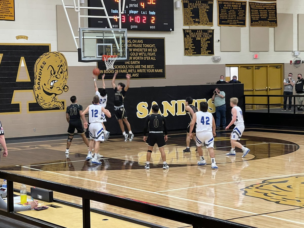 StratfordHigh17's tweet photo. Elks came up short 60-53. Good season guys!! @StratfordISD @Stratfordelks1 https://t.co/YDFOBSlEFI