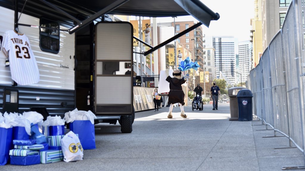 Padres's tweet image. We heard you are a huge Padre fan, Santi, so we wanted to help grant your wish!

Hope you enjoy your @tatis_jr jersey, #Padres gear and most of all your camper! 🤎💛