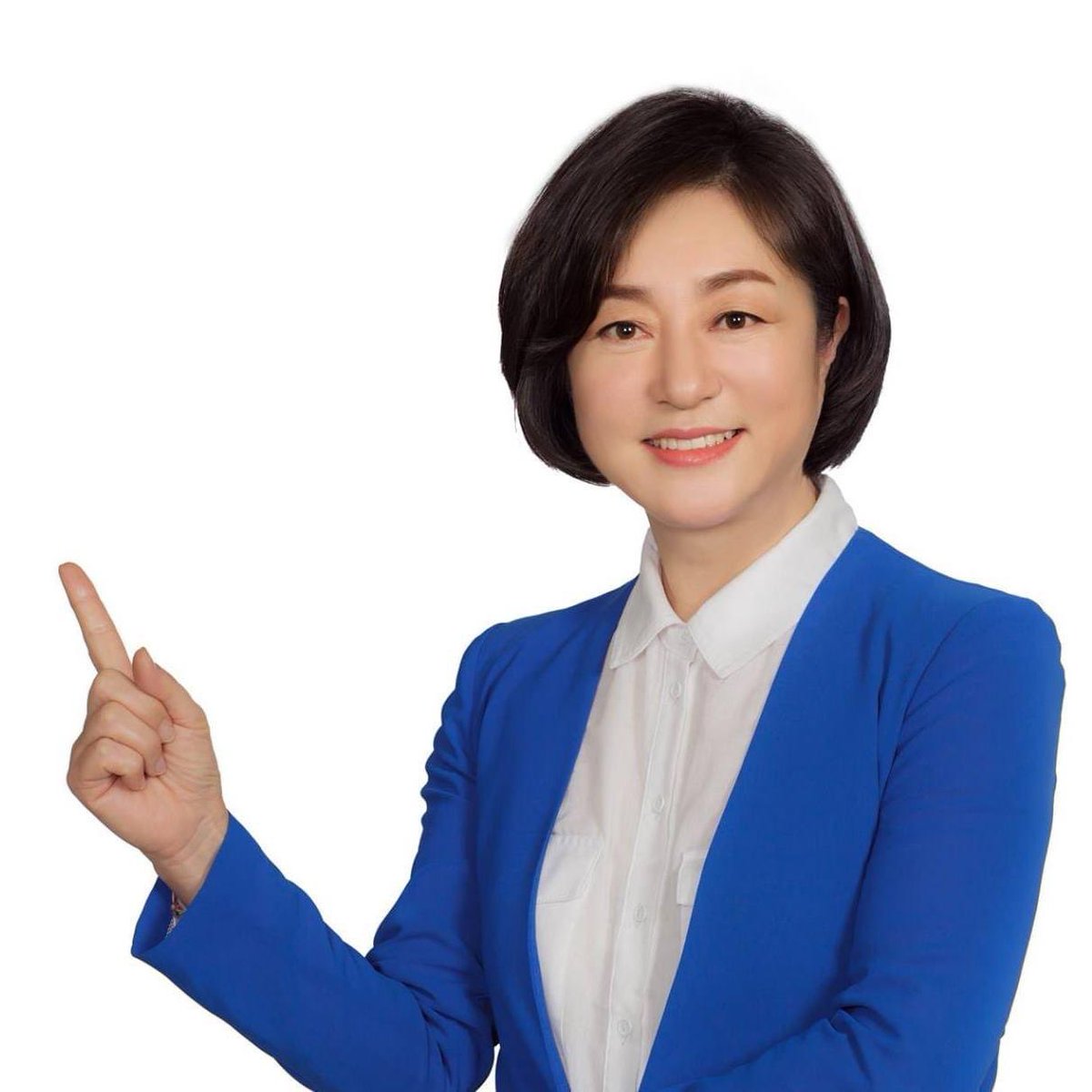 #부산시장은_부산전문가_변성완

어제 변성완 후보 꿈꿨다. 

부산이 아닌데도 열정적으로 도와줘서 고맙다고. 너무 행복한 꿈이었다. 부산을 다시 멋있는 해양도시로 만들어주세요!

사모님인 조규영 전 서울시의회 부의장님께서도 직접 페북에서 고맙다고 해주심💕

변성완을 응원한다.