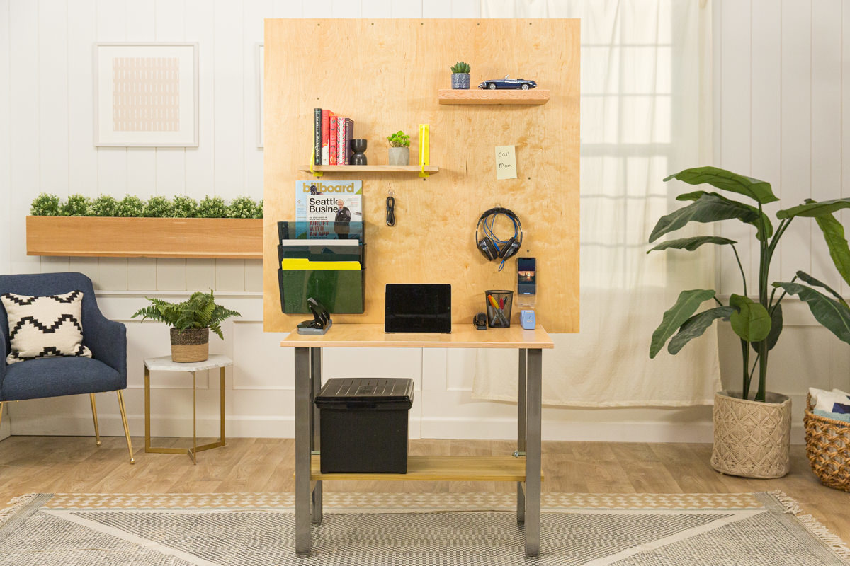 It can be hard to keep your workspace contained now that working from home is the new norm. This week, we created a simple DIY desk and sideboard organizer designed to expand your work-from-home space while helping keep all your things organized.

diy.dunnlumber.com/projects/diy-d…