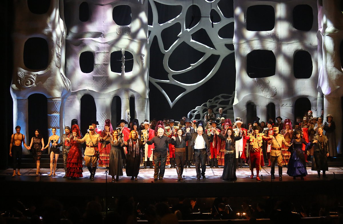 Театр Новая Опера tweet media