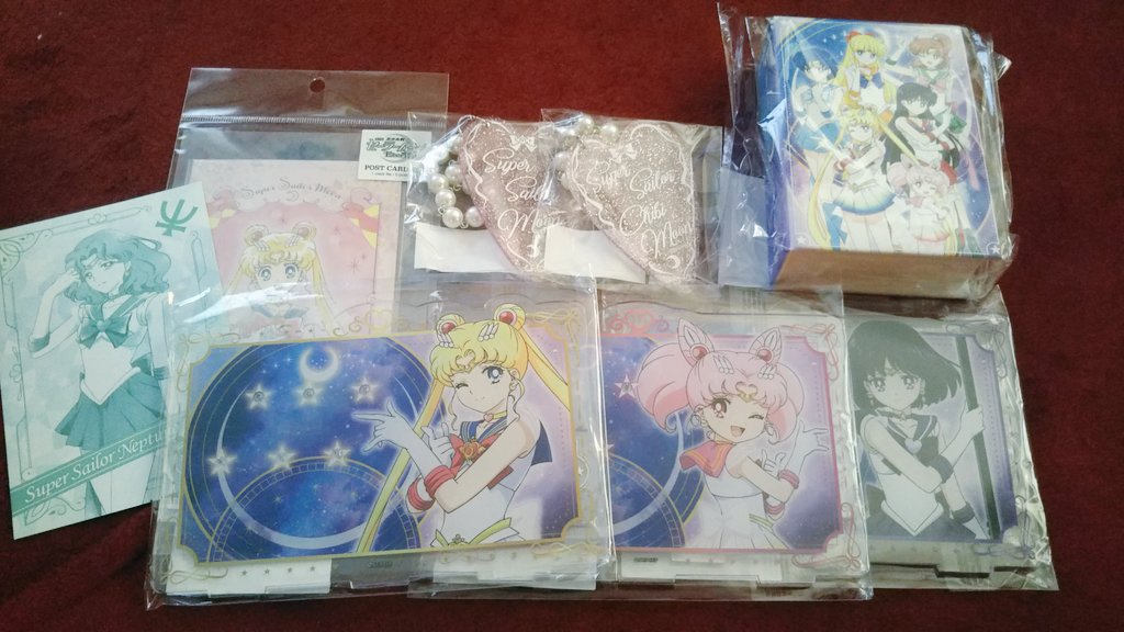 加恵 マルイのセーラームーンショップとセーラームーンストアでアクセサリースタンドとローソンコラボのバッグチャーム3種類無事にゲットできました スリココラボは完全出遅れで全くゲットできなかったから嬉しい 劇場版セーラームーンに夢中