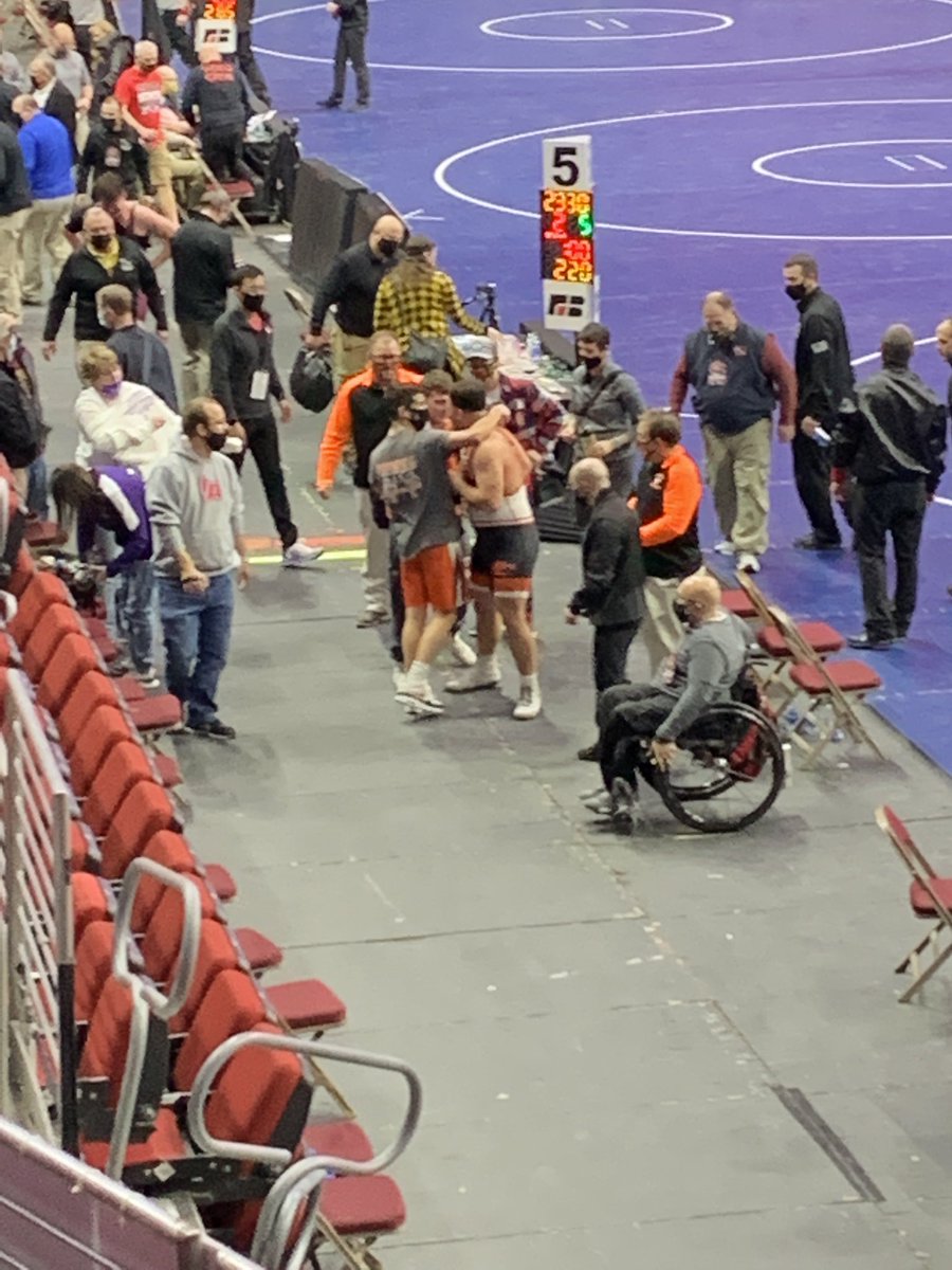 GrinnellWrestl1's tweet photo. Yessir! Kam Steveson (285)! Wins his semifinal match in dramatic fashion! He’s going to the FINALS! #WeAreGrinnell #GoTigers https://t.co/L8Djo5G70R