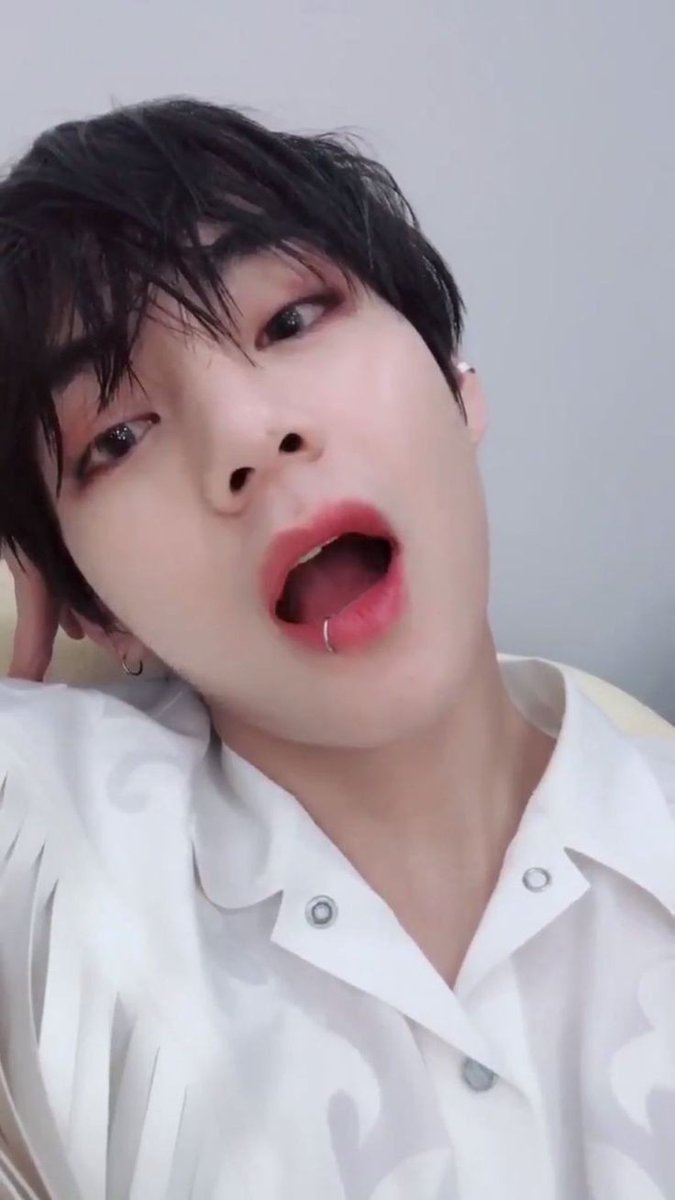 LiLongWei2's tweet photo. Kim Taehyung your very perfect
ARMY love You 👑💜💜💜💜💜👑 https://t.co/x4kxKik4Me