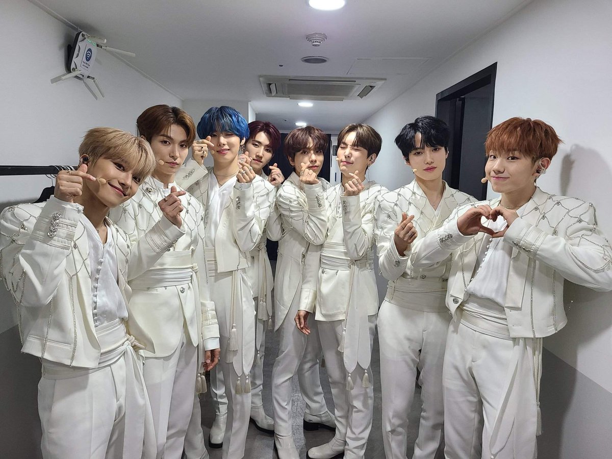 thinkingelast's tweet image. E’LAST (엘라스트) is a South Korean boy group under E Ent. Prev. known as EBOYZ (이보이즈). Their name stands for ‘Everlasting’. They’re the company’s first group. E’LAST consists of Choi In, Rano, Seungyeop, Baekgyeul, Romin, Won Hyuk, Wonjun and Yejun.