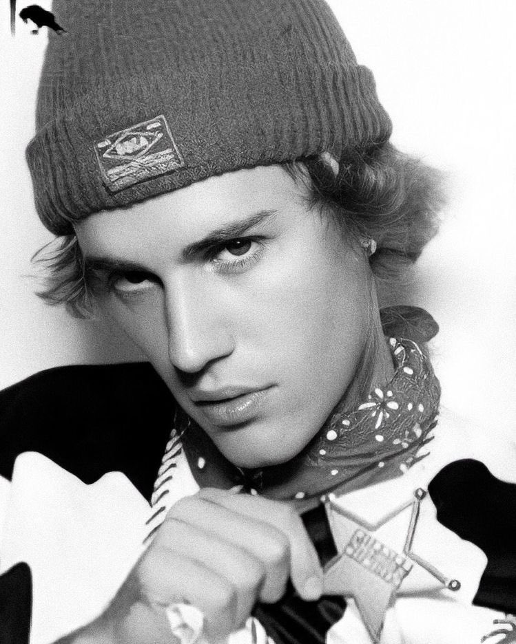 ibeliebersmx's tweet photo. 🚨¡Hora de votar más que nunca! 

Beliebers nos falta muy poco para pasarlos. Así que rápidamente comenten:

-Cinco frutas
-Cinco países 
-Cinco animales 

Utilizando el Tag de votación, YA!

I #VoteJustinBieber as my Favorite Male Artist for 2021 #KCA https://t.co/0EoWkValaR