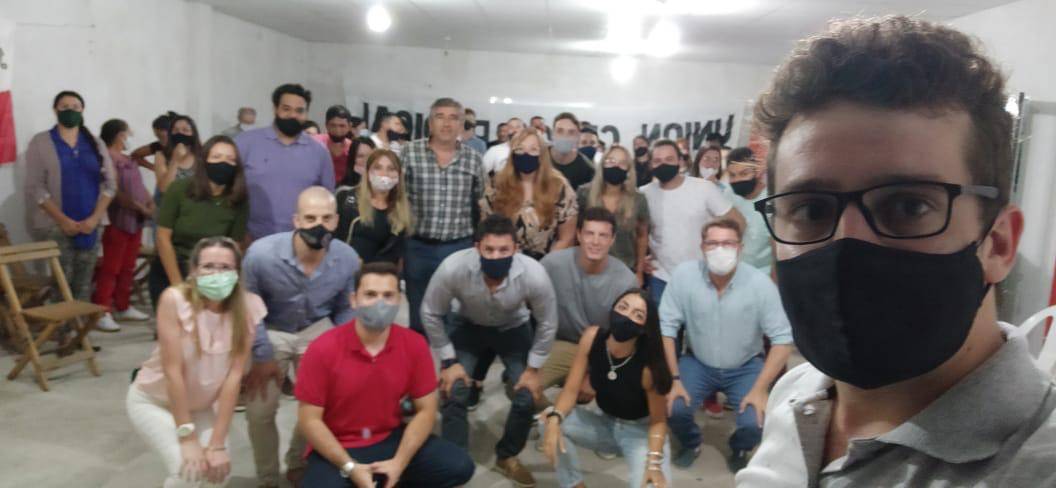 LeoStangaSf's tweet photo. Gracias a la enorme banda de la JR de San Justo que nos invito a compartir un enorme momento. Y gracias tambien a @RodrigoBorla y @Fabian_Bastia por estar siempre acompañando y apuntalando a la Juventud. #Jr #VamosAndando 🇲🇨 https://t.co/s4286taeAh