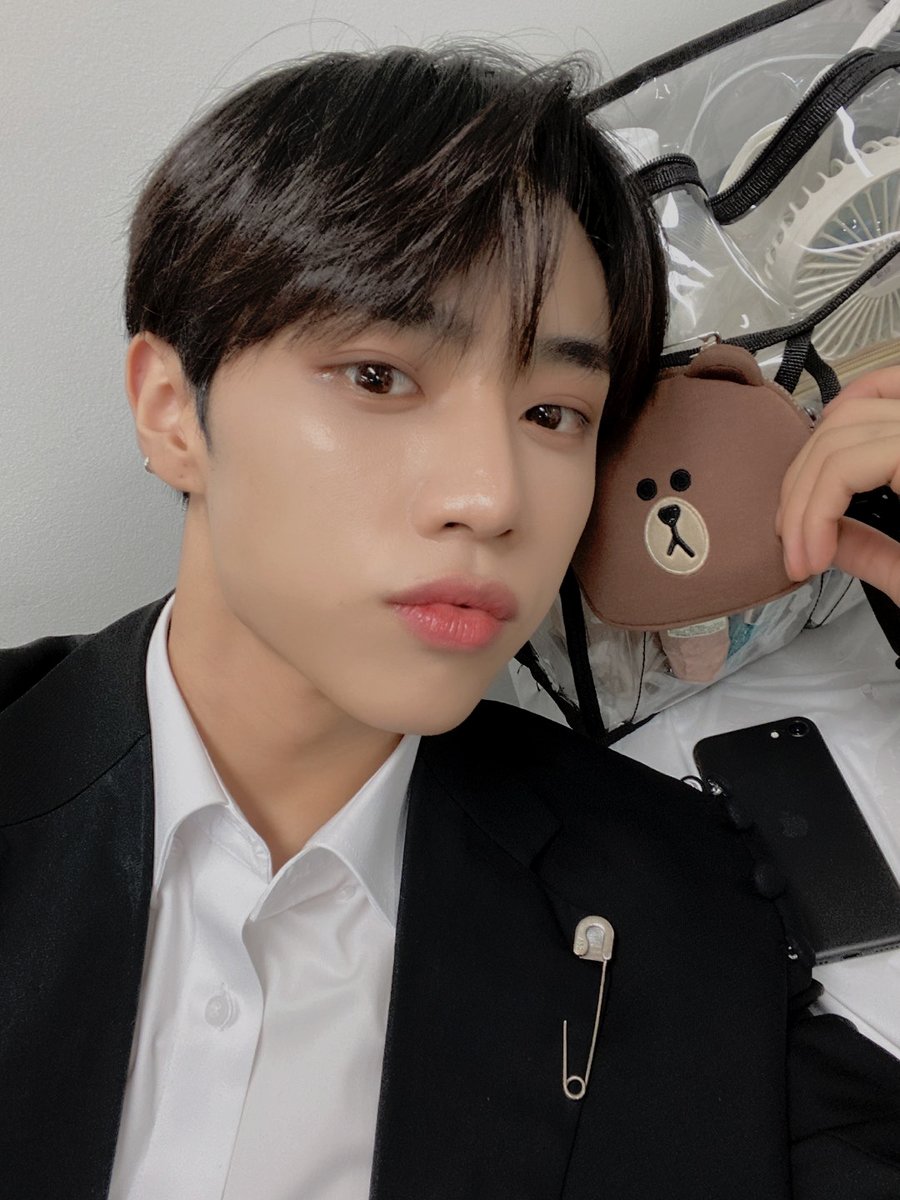 KllMSUNWOO's tweet photo. ⠀⠀ 
The B, T'was totally superb for we were honored to perform at the Seoul Music Awards. Proudly saying that the stage was a success, a very notable one in fact because you know we always have something new to show when it comes to performance.
⠀⠀ https://t.co/tO8K9ePMqG