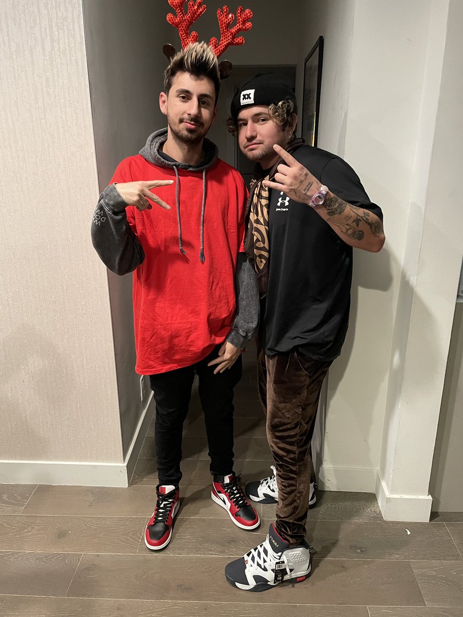 oscar_guerra21's tweet photo. These guys pull up to your house wyd? https://t.co/KqmbyMehpL