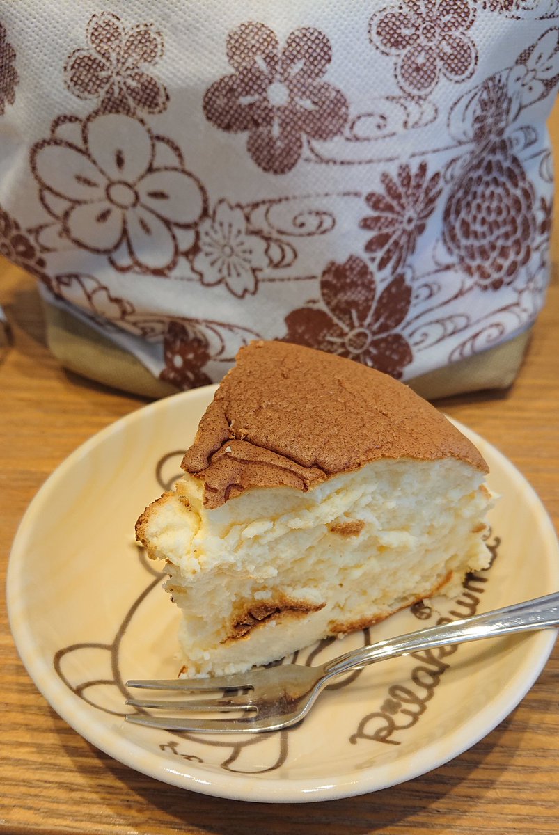 しろちゃん Auf Twitter 昨日夫が買ってきました 半分ずつ その半分を3等分して今日は1切れ食べて 残りは冷凍 自己判断です します 今日うちの母が 近鉄百貨店 奈良店に行ったら チーズケーキ売ってたと言ってました りくろーおじさんのチーズケーキ しろちゃん Auf Twitter 昨日夫が買ってきました 半分ずつ その半分を3等分して今日は1切れ食べて 残りは冷凍 自己判断です します 今日うちの母が 近鉄百貨店 奈良店に行ったら チーズケーキ売ってたと言ってました りくろーおじさんのチーズケーキ