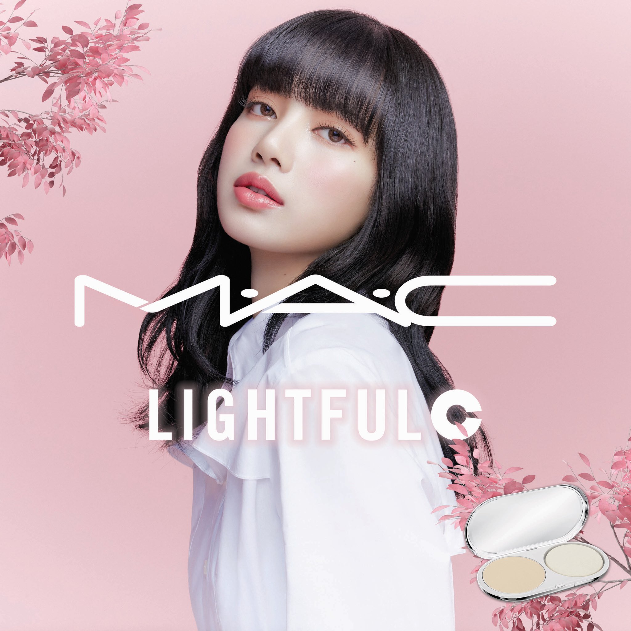 M A C Cosmetics Japan Lisaはいつでも 明るいツヤ肌をキープ そのヒミツは ライトフル C Spf 30 ファンデーション パウダリーという手軽さと つけたての美しさがキープされるツヤマットな仕上がりで明るくフレッシュな肌を演出して 詳細は