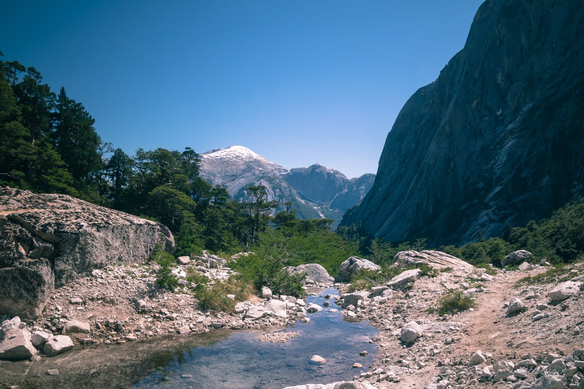 erib1977's tweet photo. Valle de Cochamó.
Región de los Lagos 🇨🇱.
.
.
.
#chile #trekking #hiking #outdoors #paisaje #landscape #fotografia #nature #hike #naturephotography #photo #adictoachile #MarcaChile #visitchile #goforchile #adictoachile #cochamó #canon #tamrom https://t.co/QWKz827sxF