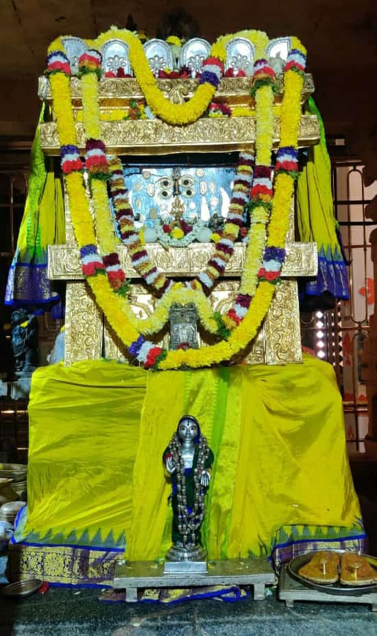 Jaggesh2's tweet photo. ಇವತ್ತಿನ ರಾಯರ ಬೃಂದಾವನ ದರ್ಶನ... Om Sri Raghavendrayanamaha🙏 https://t.co/TxFyaQtt06