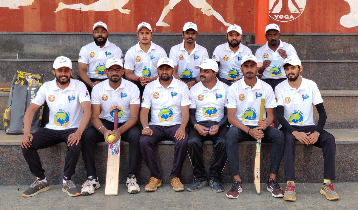 Namtalkies's tweet photo. ಶಿವಣ್ಣ ಪ್ರೀಮಿಯರ್ ಲೀಗ್ 🔥🏏 @nimmashivarajkumar @divyaspandana @ShivaSainya
ರಮ್ಯಾ ಫ್ಯಾನ್ಸ್ 💪 (AryanAttackers)
#DrShivarajkumar #ramya #aryanattackers #ShivaSainya #ShivuAddaBanashankari #SPL #TeamLogos #ShivannaMovies #Bhajarangi2
#Spl live👇🏻
https://t.co/RcJpmu5VBz https://t.co/3KYS2JHiC1