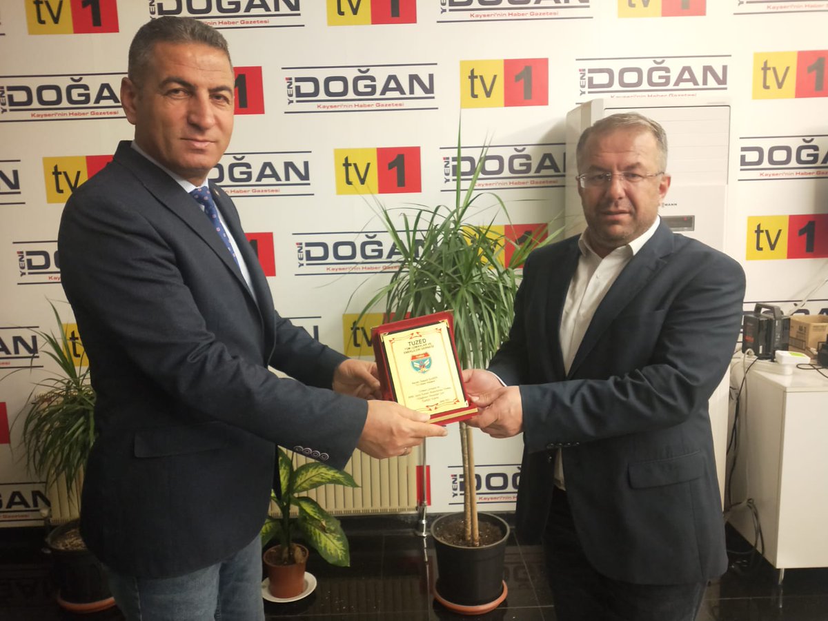 merDoan29802092's tweet photo. Uzman çavuşlar ve 6000 sayılı kanun mağduru arkadaşlarımızın sorunlarını ve çözüm önerileri ni konuştuk. Keyifli bir sohbet gerçekleştirdik tv1 televizyonu ve İsmail Şahin beye teşekkür ederim
Ömer DOĞAN
TUZED GENEL BAŞKANI https://t.co/9IKD1nJypi