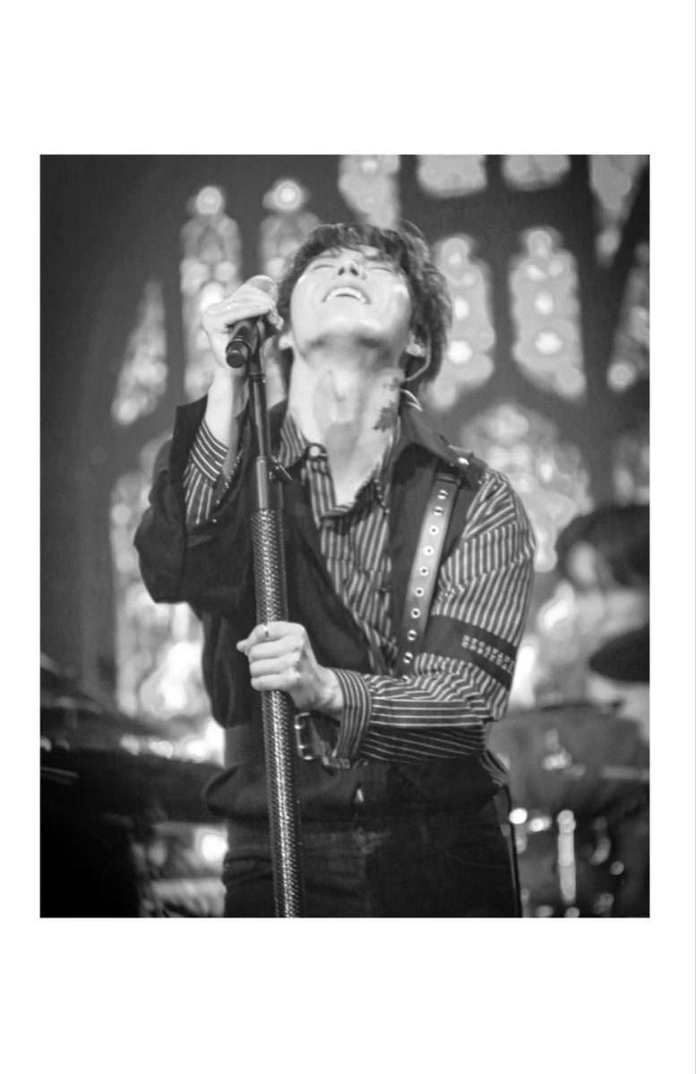 oneweart's tweet photo. So i was scrolling through pinterest and i found these epic pics of YONGHOON that you can put as you home or lock screen wallpapers 😁
Tell me if you liked it❤
#Yonghoon #ONEWE #용헌 #yonghoononewe #oneweyonghoon https://t.co/PmXGKOW5CS